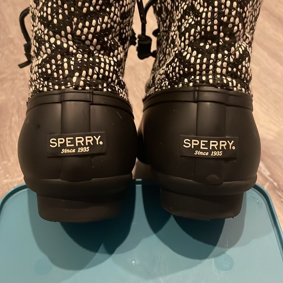 Sperry water proof rubber Women's Blue and White Lace-Up Boots. - Picture 4 of 6